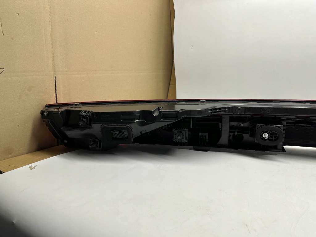 фото №11, Audi q8 задняя лампа led накладка версия usa sae 4m8945095q