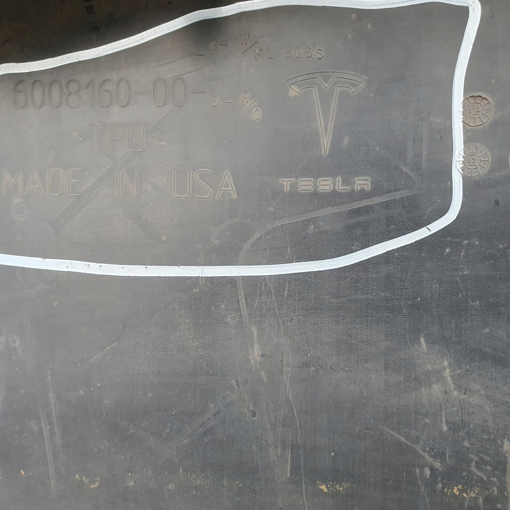 Накладка бампера перед tesla s в Украине