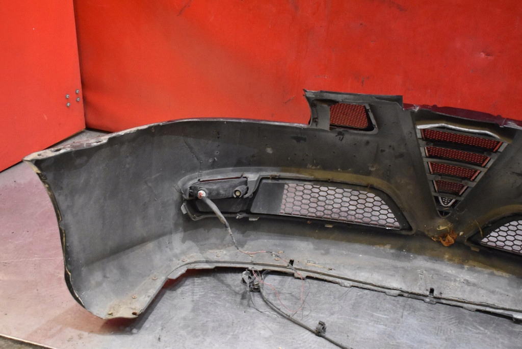 Бампер перед передній чорний alfa romeo gt 937 03-10 Зі Шроту