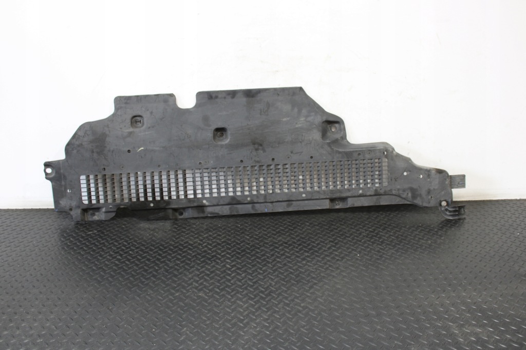 Купить Плита накладка подвеска правый  renault captur 1 1 рестайлинг  748147176r