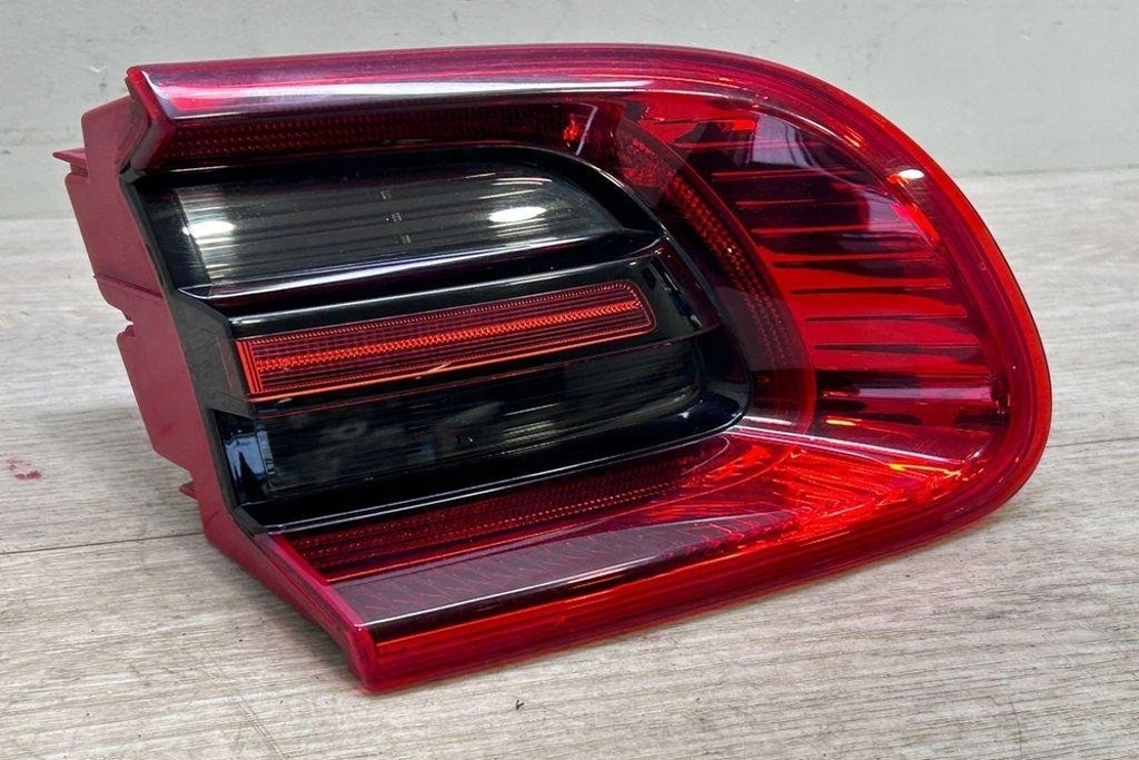 фото №7, Левая лампа крышки багажника porsche macan 95b 95b945093g 3.6l бензиновый