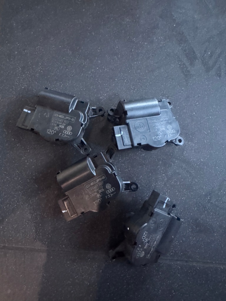 Купити Volkswagen q7 моторчик обігрівача 52411483 r07