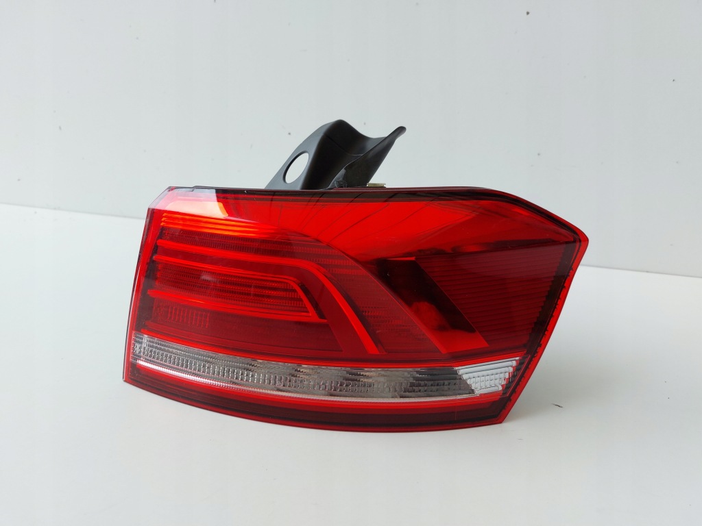 фото №1, Vw passat b8 kombi лампа правая задняя 3g9945312