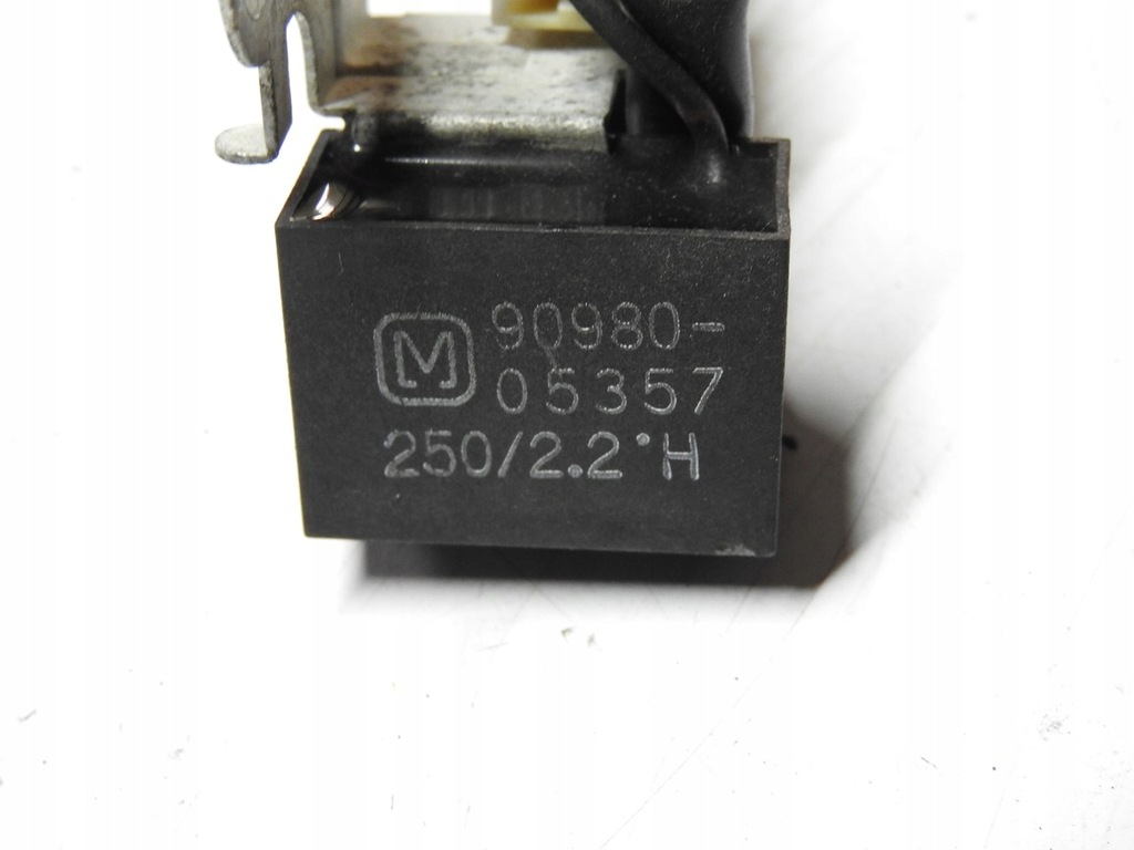 фото №12, Toyota auris i 5d 06-09 датчик конденсатор радио 90980-05357