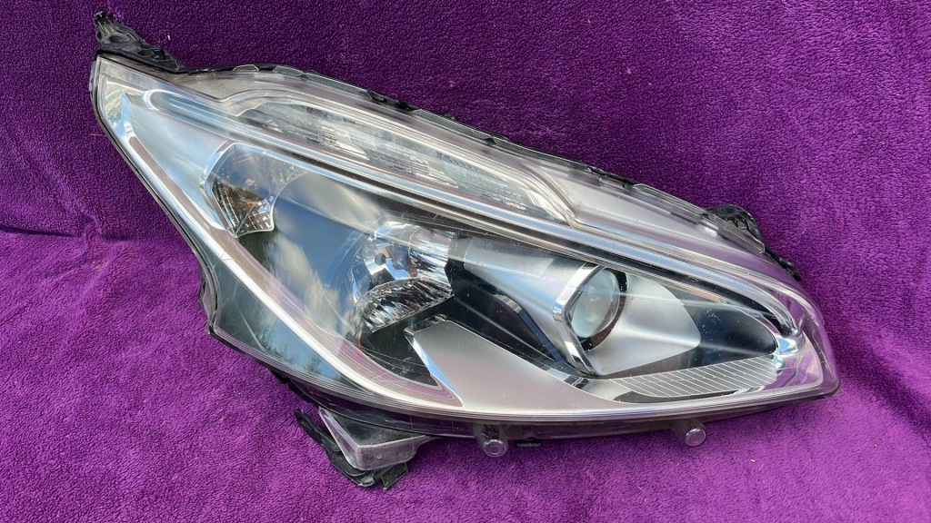 фото №1, Лампа peugeot 208 лінза led lift права europa