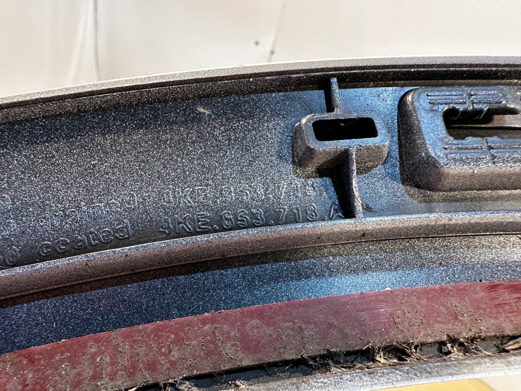 фото №8, Audi e-tron 4ke молдинг na крила правий перед