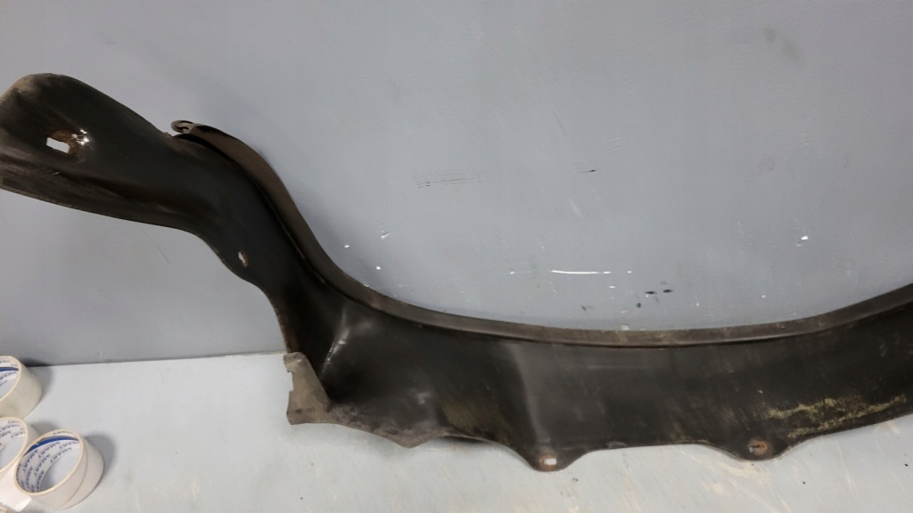 Підкрилок праві перед mercedes w123 1238840635 оригінал в Україні