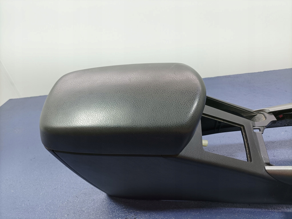 фото №7, Toyota rav4 iii lift 10-13 підлокітник тунель середній шкіра eu 58811-42030