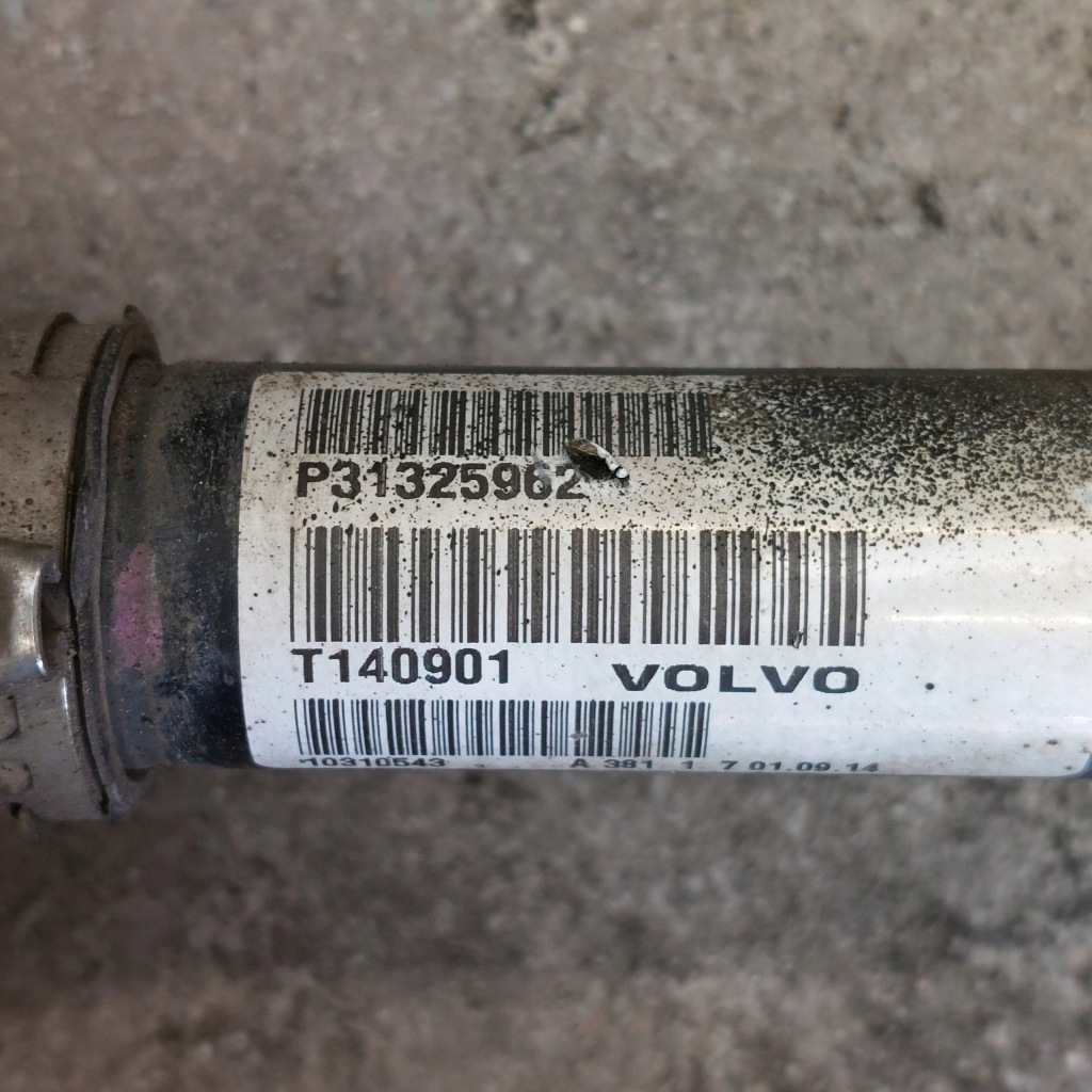 Volvo v40 2 2,0d 2014 привідний вал права довга p31325962 в Україні