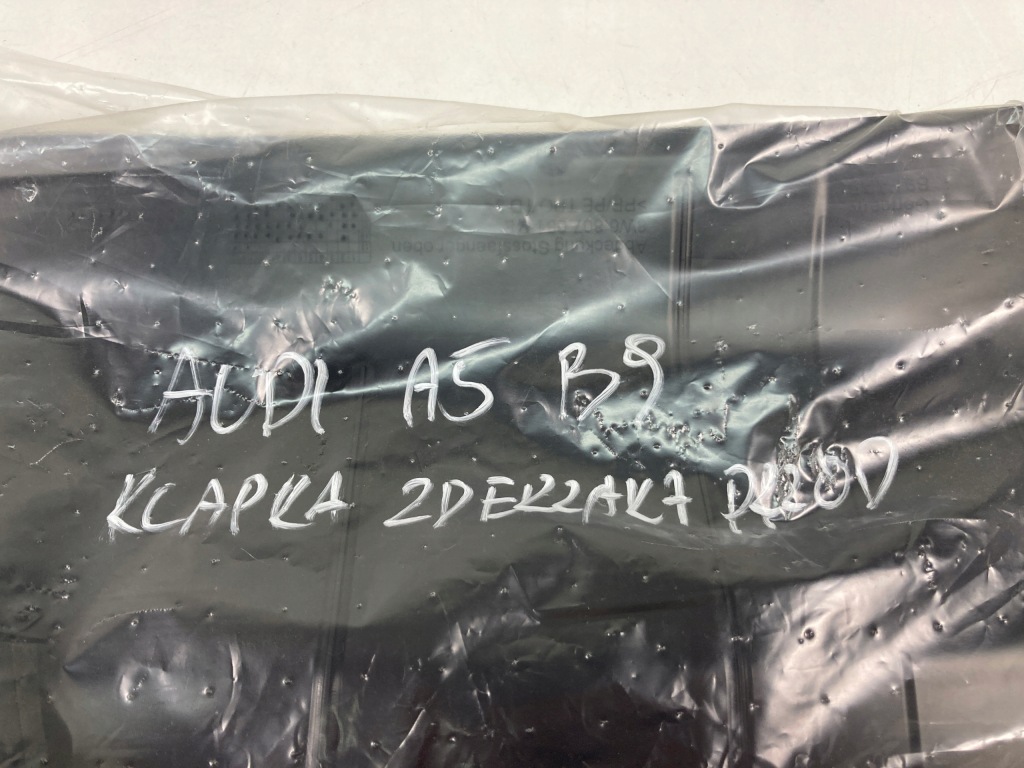 Накладка кришка замок бампера передній audi a5 b9 8w6 Доставка