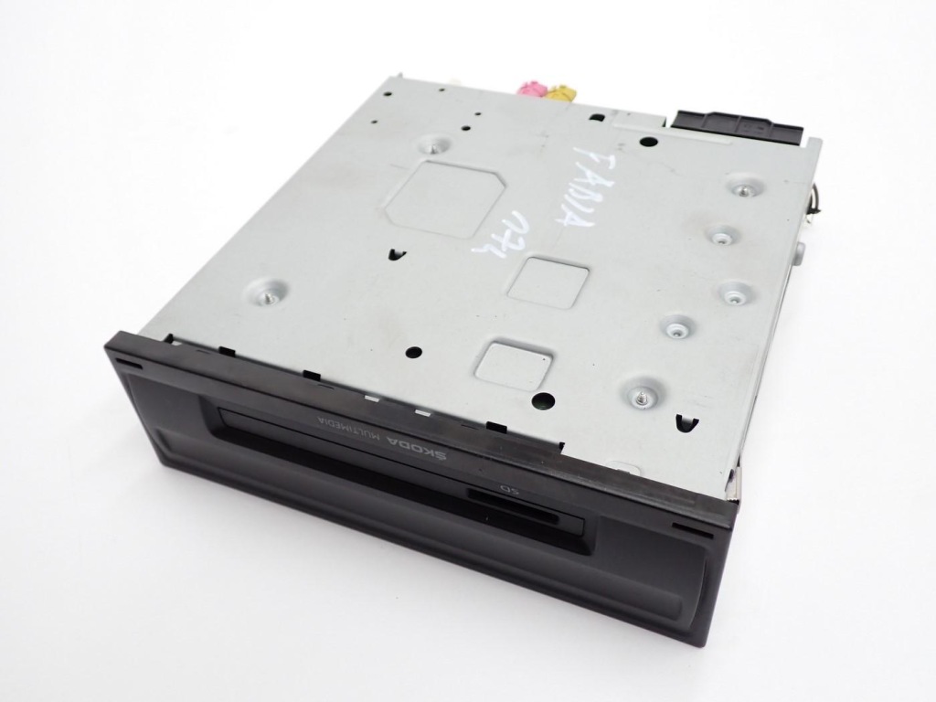 Радио заводской дисплей европа 6v0919604b skoda fabia 3 6v 17r Киев