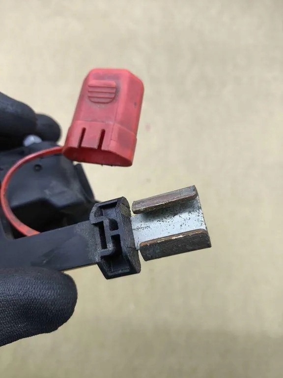 фото №8, Коробка приладова напруги bmw 1 e81 6925712 2.0l дизель 2009