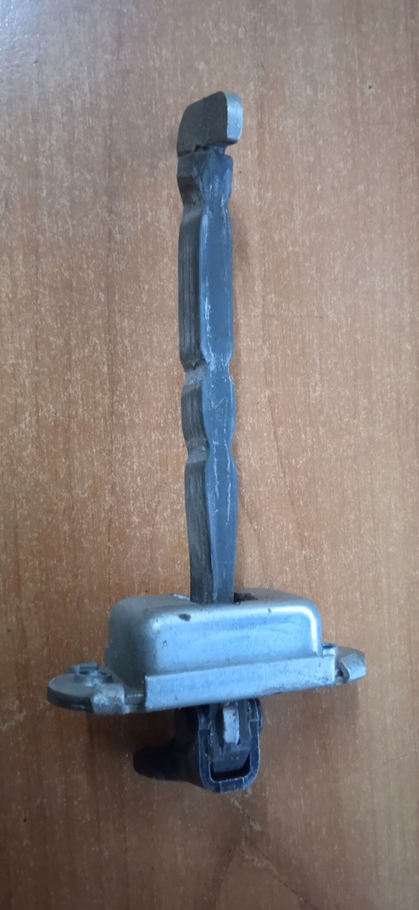 фото №1, Ограничитель дверь передних toyota yaris iii