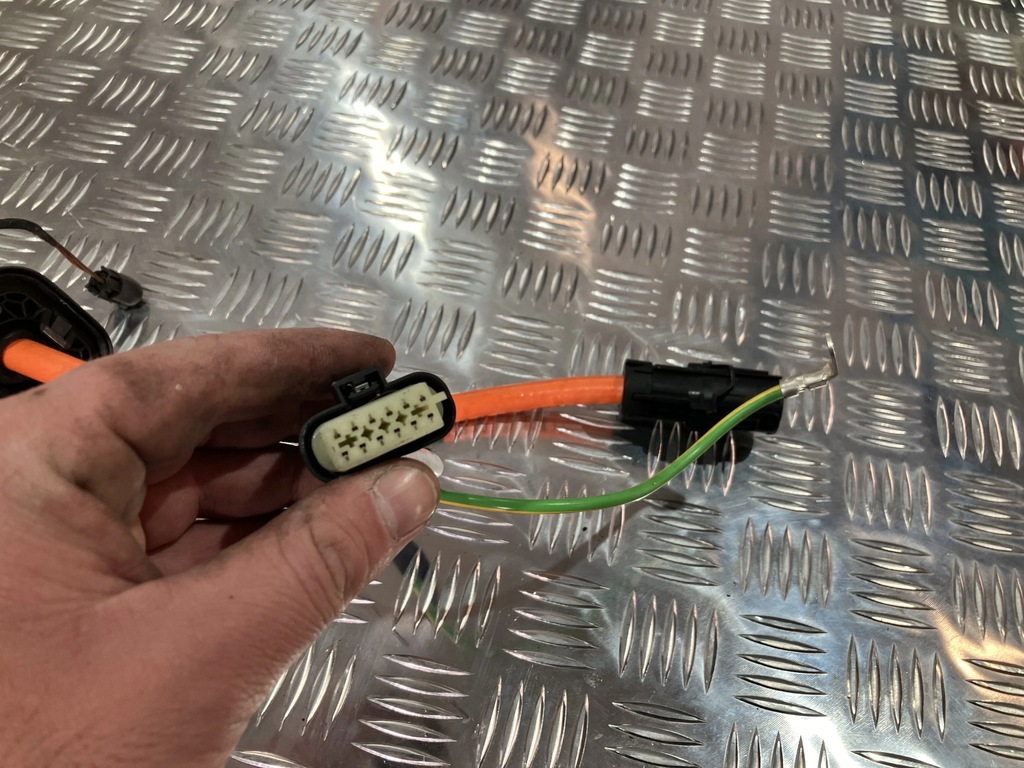 фото №8, Роз'єм заряджання w205 2.0 cgi 350e hybrid