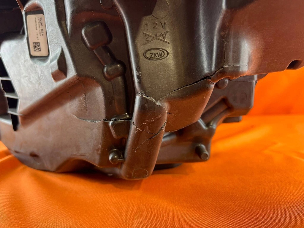 фото №9, Volvo xc40 2018 права сторона лампа передня 32404666