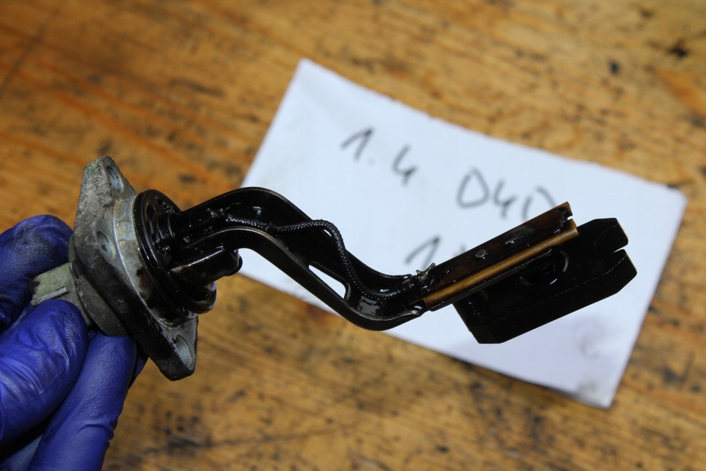 фото №15, Auris yaris corolla e12 e15 1.4 d4d 1nd датчик уровня масла