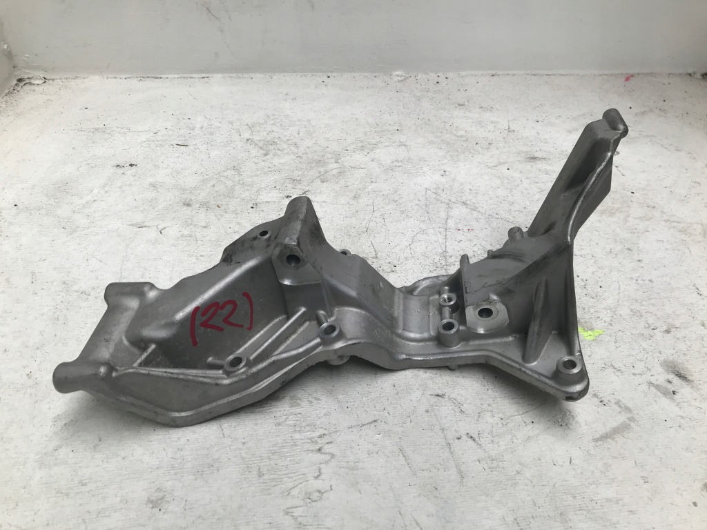 Купить Volvo v60 кронштейн двигателя генератора 31367268