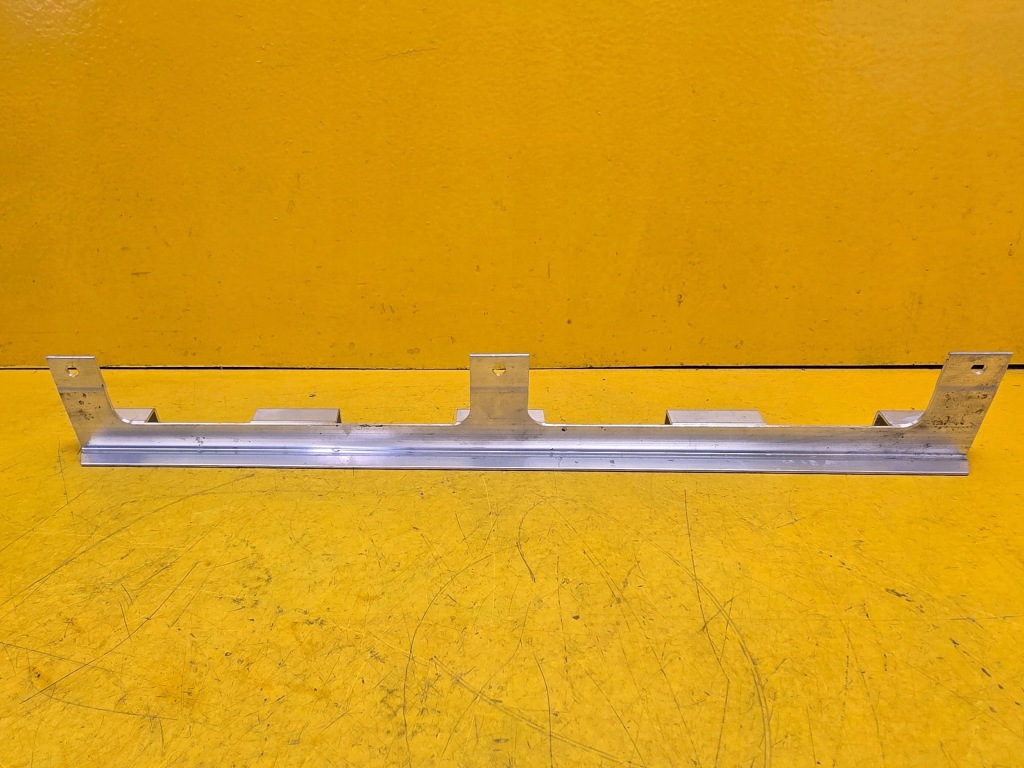 Купить Audi r8 4s держатель кронштейн накладки порога 4s0853403