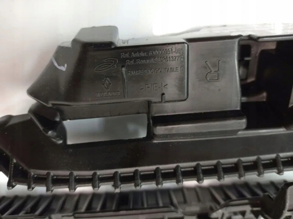 фото №4, Renault megane iv кронштейн оббивка 985p61377r