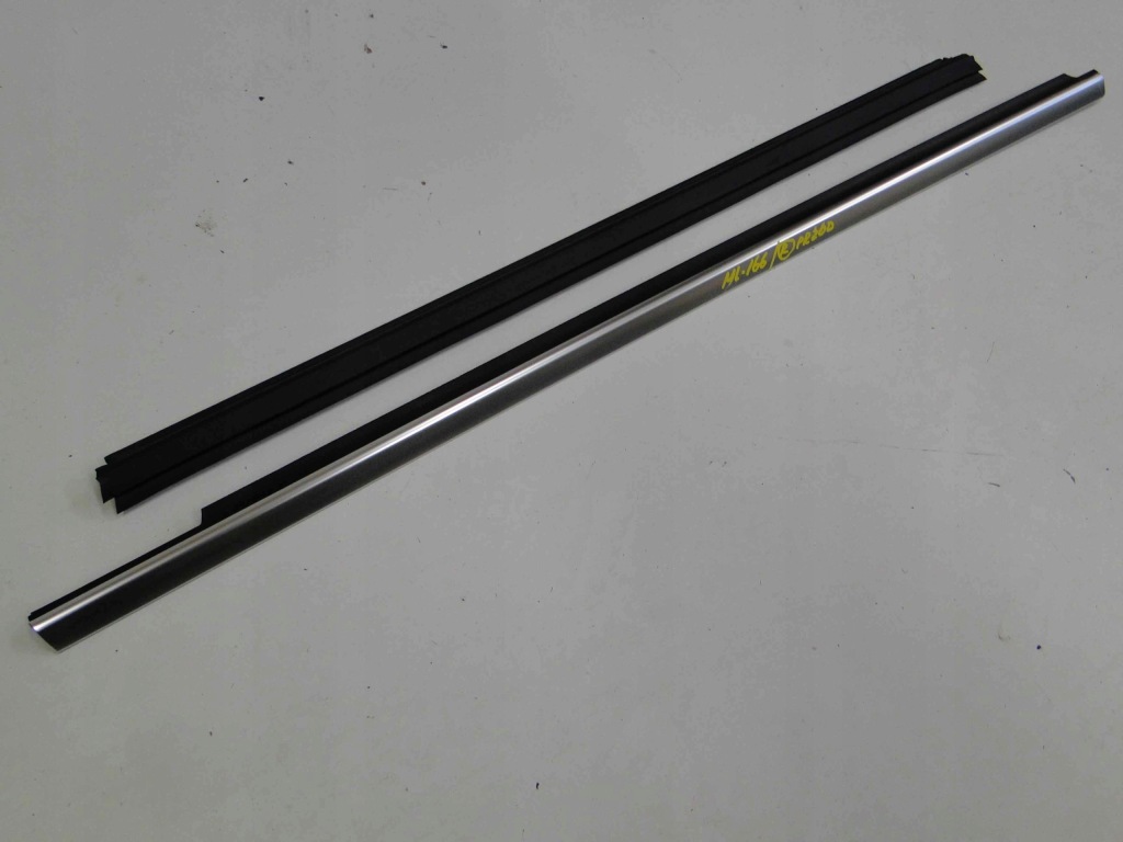 фото №2, Mercedes w166 молдинг прокладка двері prrawe перед