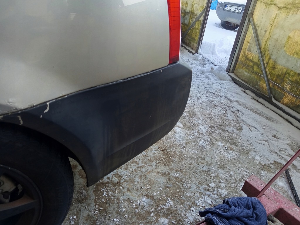 Купити Бампер задній чорний cadillac bls