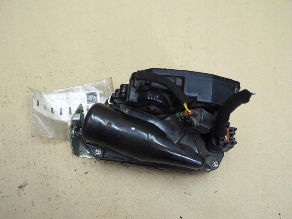 фото №14, Kia sedona carnival iii замок кришки 81230-4d100