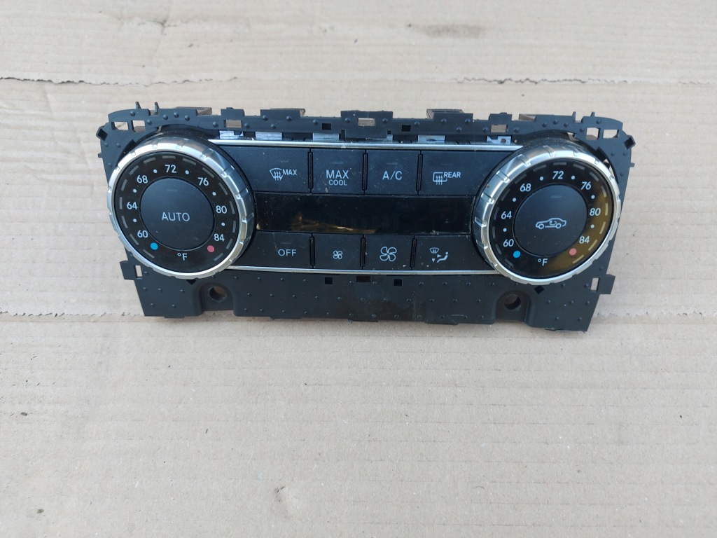 фото №1, Панель кондиционера mercedes glk a2049000915