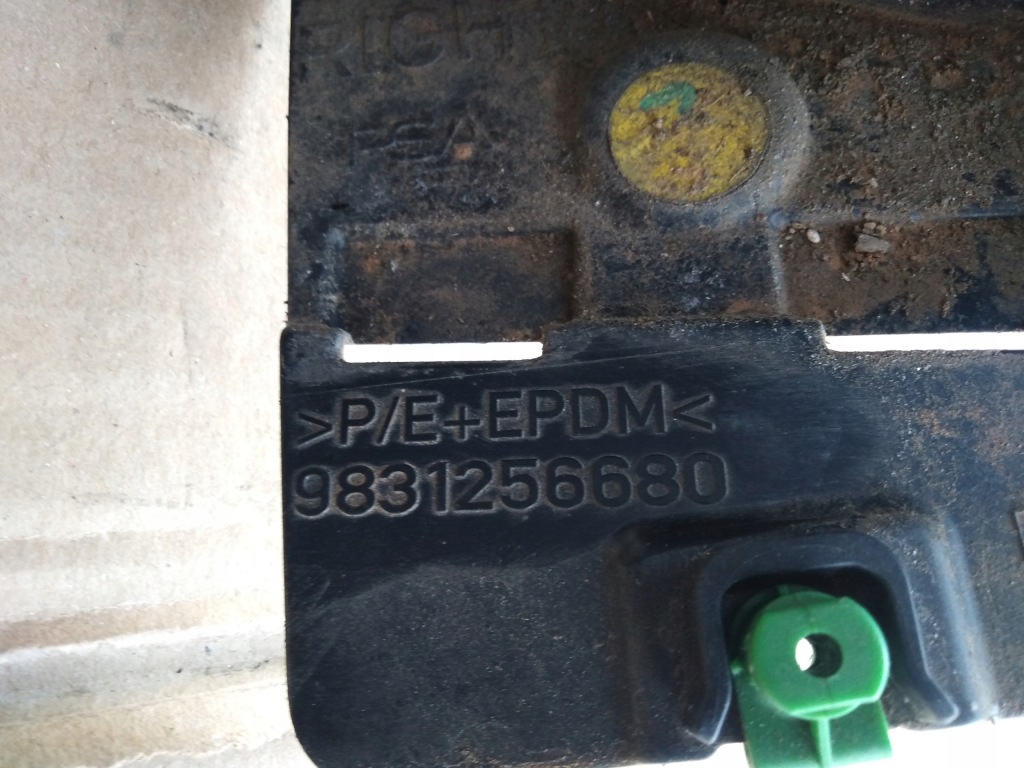 фото №4, Citroen c4 iii підкрилок праве задня 9831256680