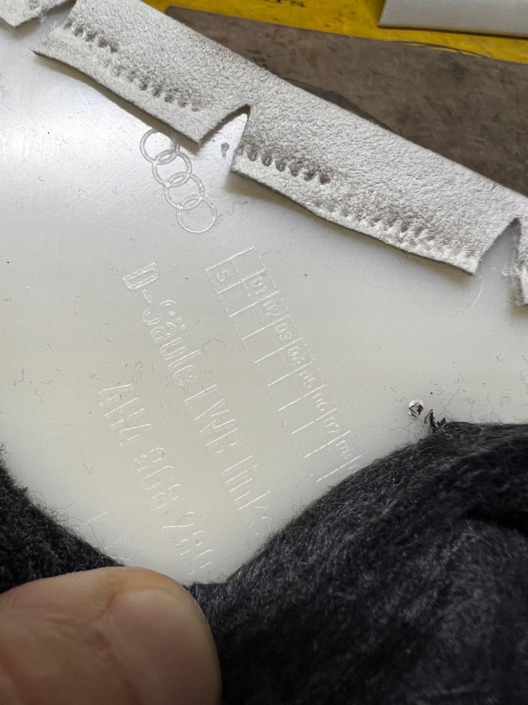 фото №8, Захист обшивка оббивка стійка d ліва alcantara audi a8 d4 long