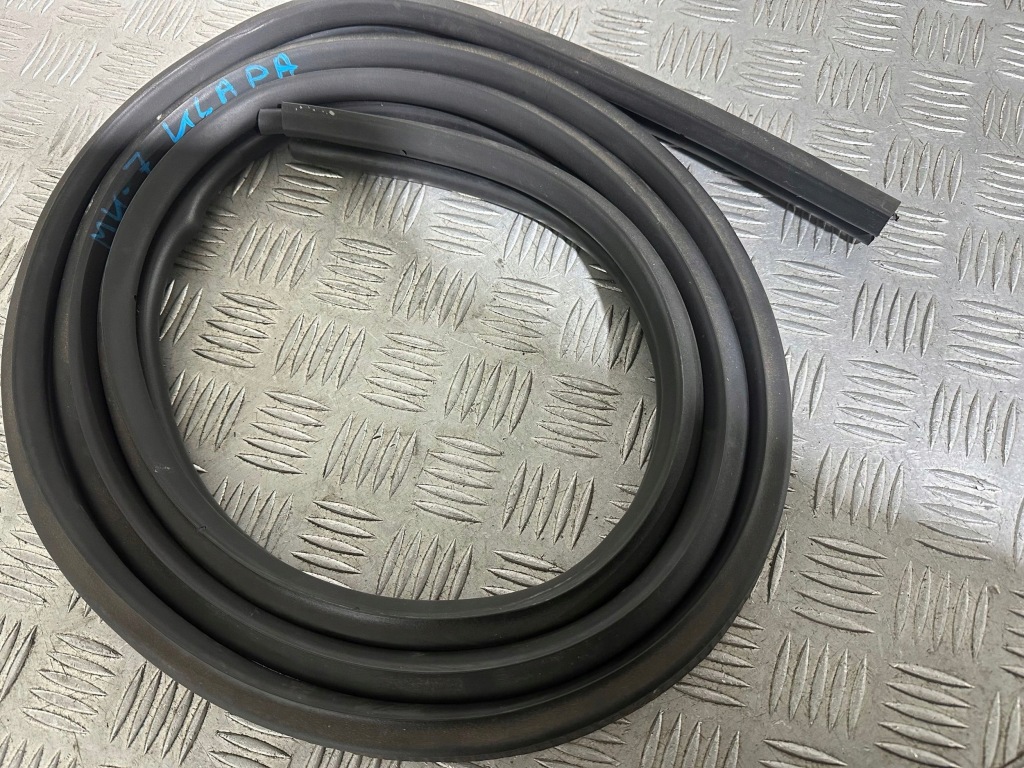 Ford fiesta mk7 прокладка крышки багажника Недорого