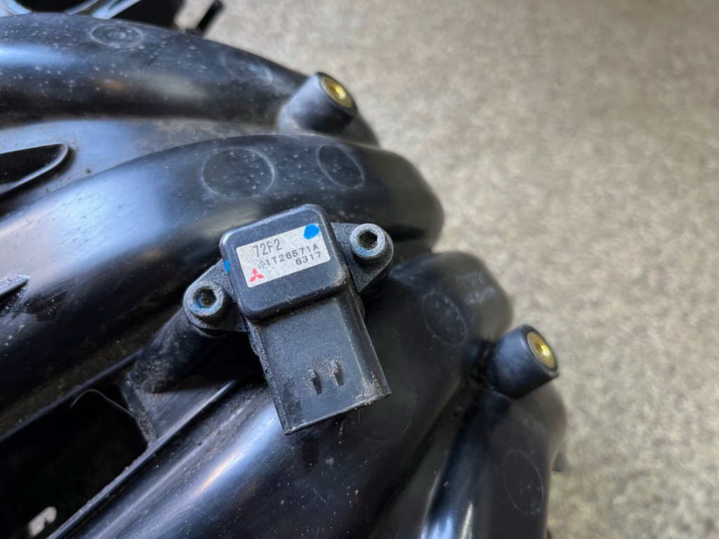 фото №7, Коллектор впускной  впускной клапан egr suzuki grand vitara ii 2.0 b 140 km j20a