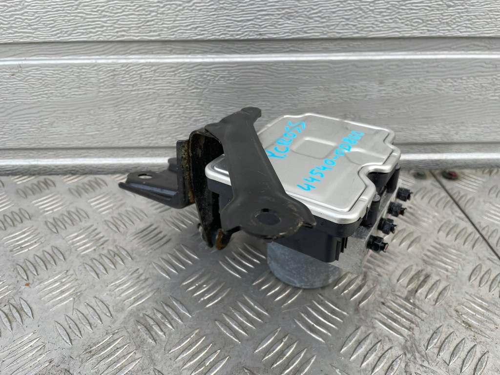 фото №1, Toyota yaris cross насос abs