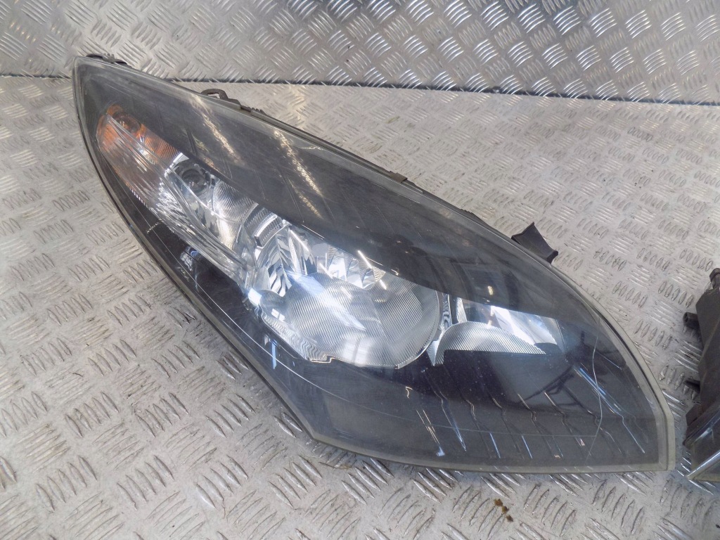 Купити Renault megane 3 2009 - фара фара передні  передня права uk
