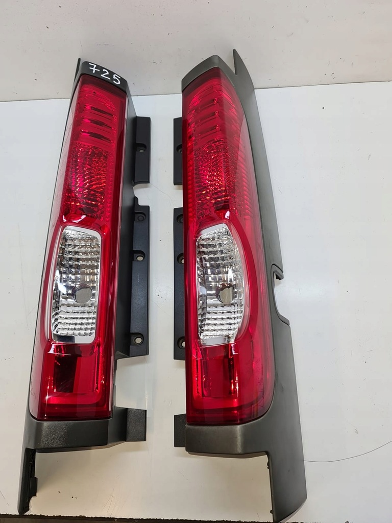 фото №1, Лампа лампы задние trafic vivaro primastar lift