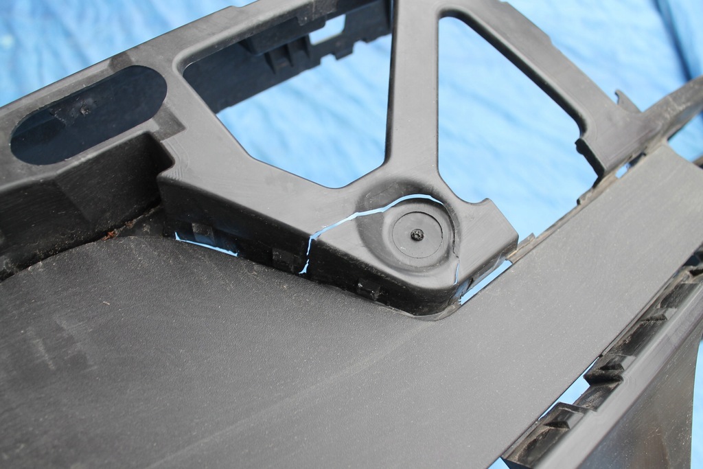 фото №10, Porsche macan 95b накладка бампера задняя задняя 95b8