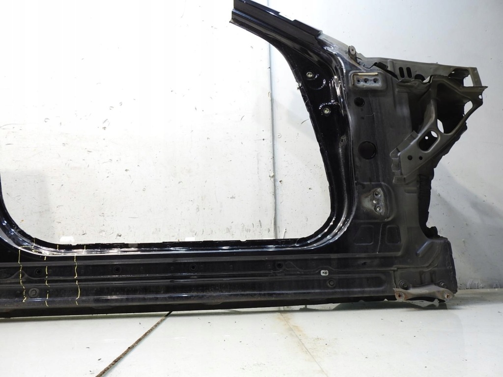 Порог стойку правая  перед 212 lexus is 2 Киев