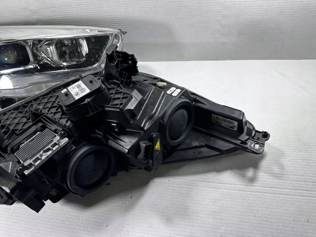 Kuga mk2 рестайлінг  ксенон led поворотний фара комплект gv41-13d154-ag gv41-13d155-ag Зі Шроту