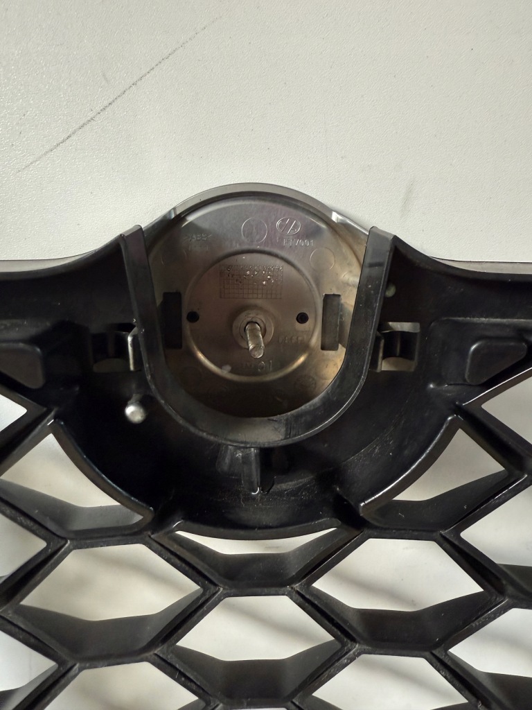 Решітка  решітка радіатора радіатора alfa romeo stelvio 156108638 Оригінал