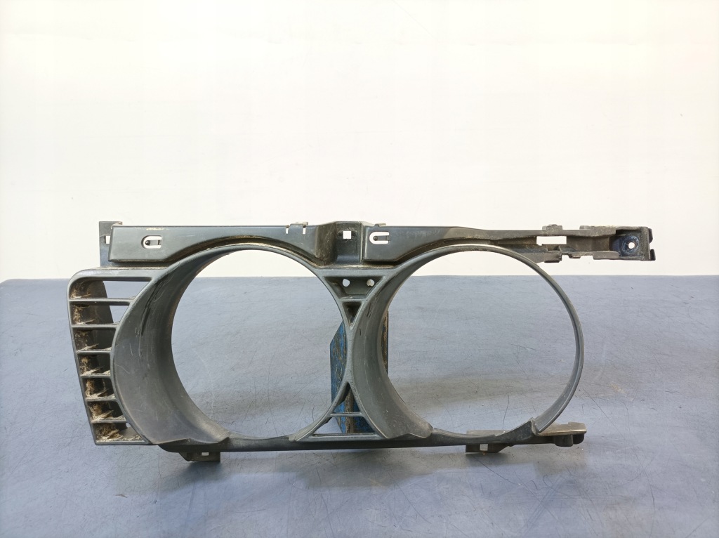 Купити Bmw 5 e34 накладка фара правого 8148312