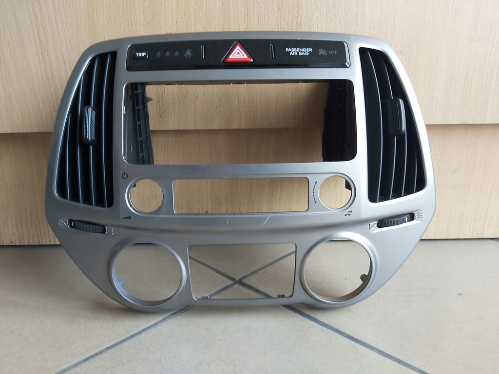фото №1, Hyundai i20 lift рамка радио консоль решётки