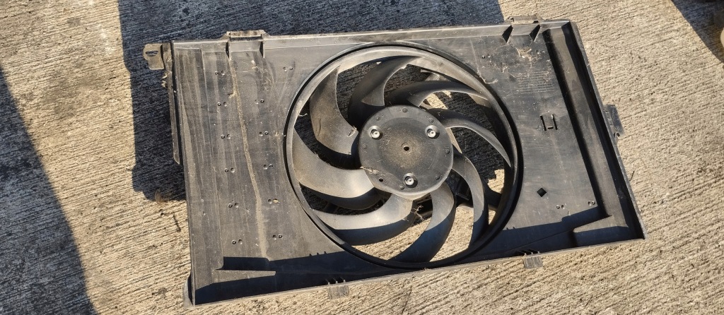 Вентилятор радиатора bmw i3 8641949 , 8641949-01 в Украине