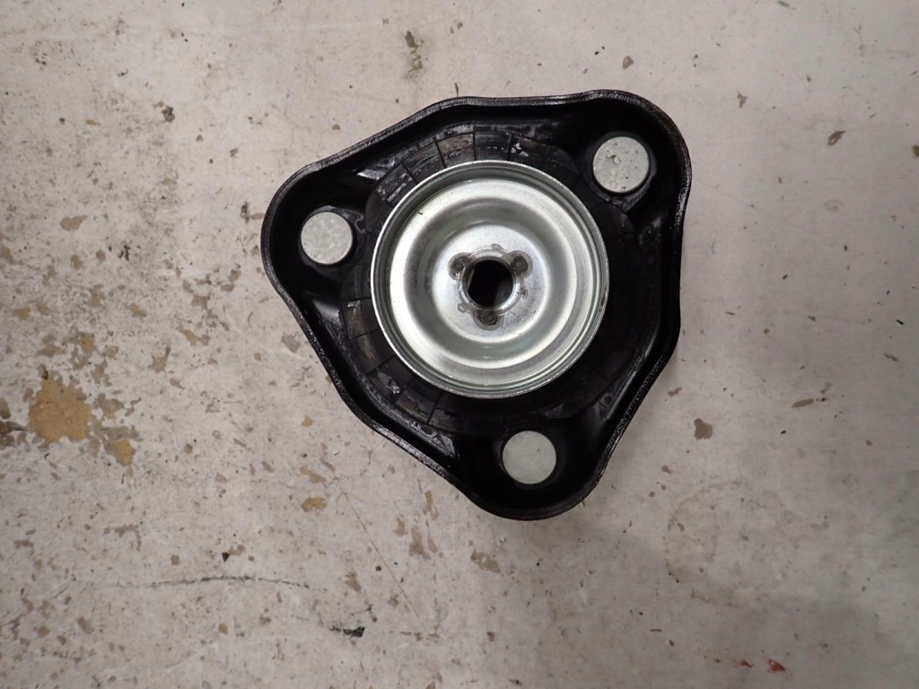 Подушка амортизатора правий ліва toyota yaris iv gr 2020- Зі Шроту