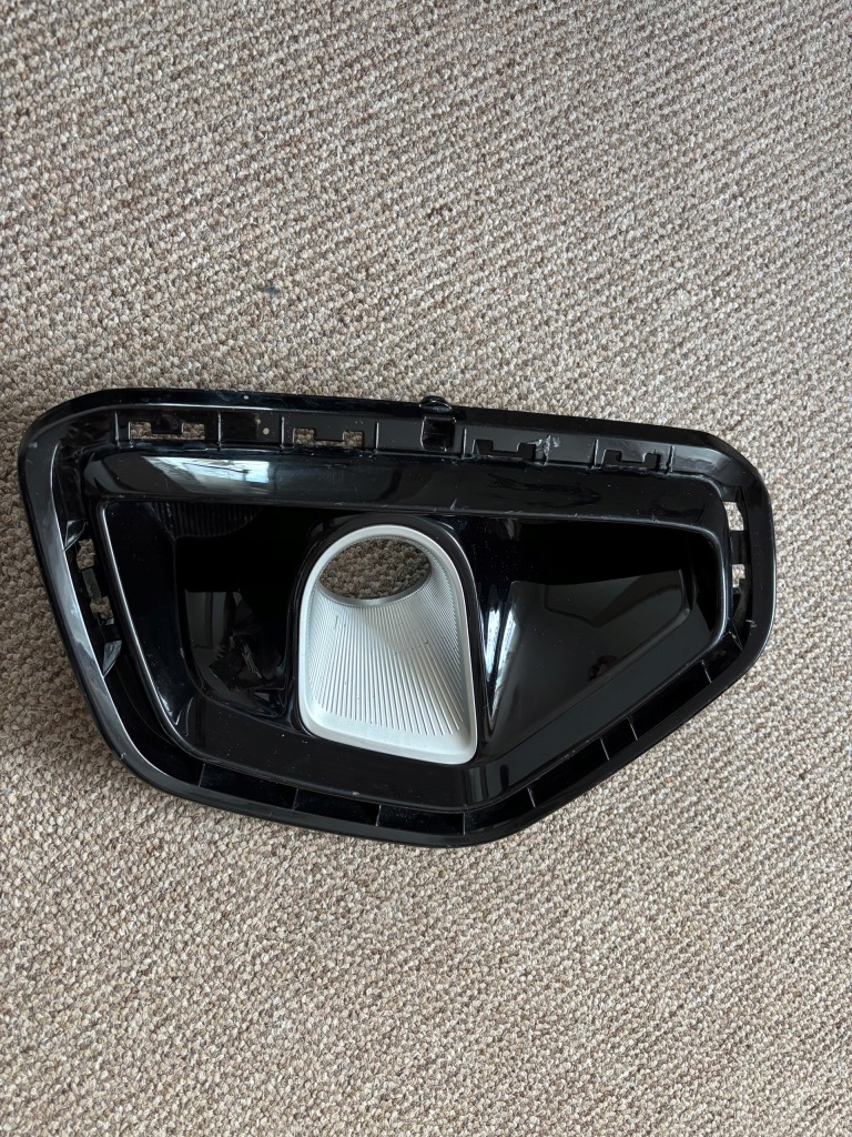 фото №1, Kia stonic решётка противотуманной фары левая 86525-h8410