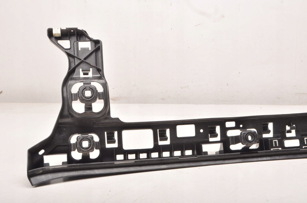 Bmw 2 u06 напрямна бампера задній задній середина 8739135 Ціна