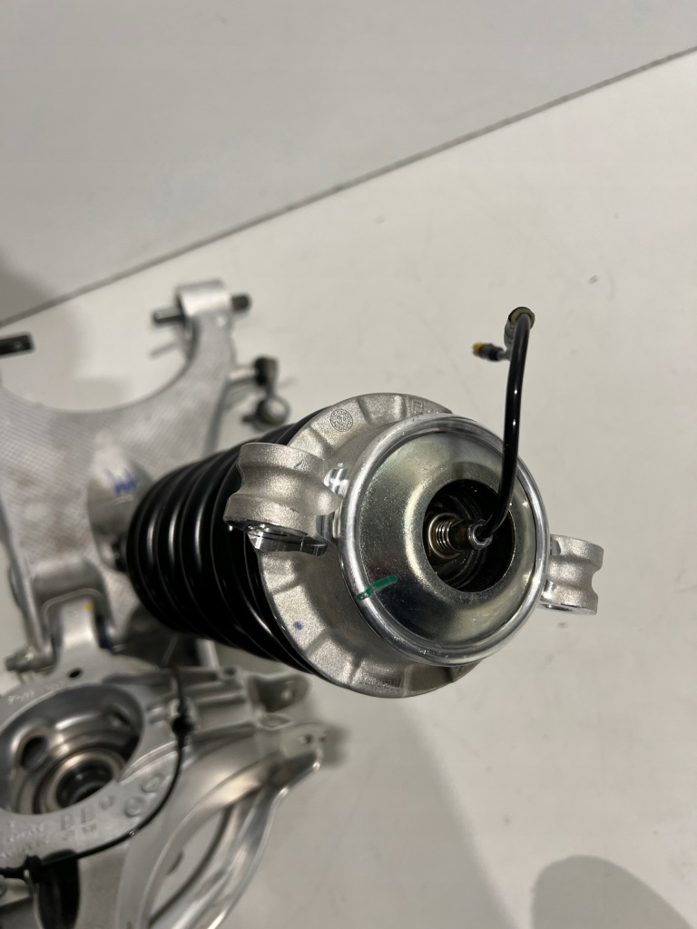 Ferrari 812 superfast поворотний кулак підвіска ліве задні 238468 Доставка