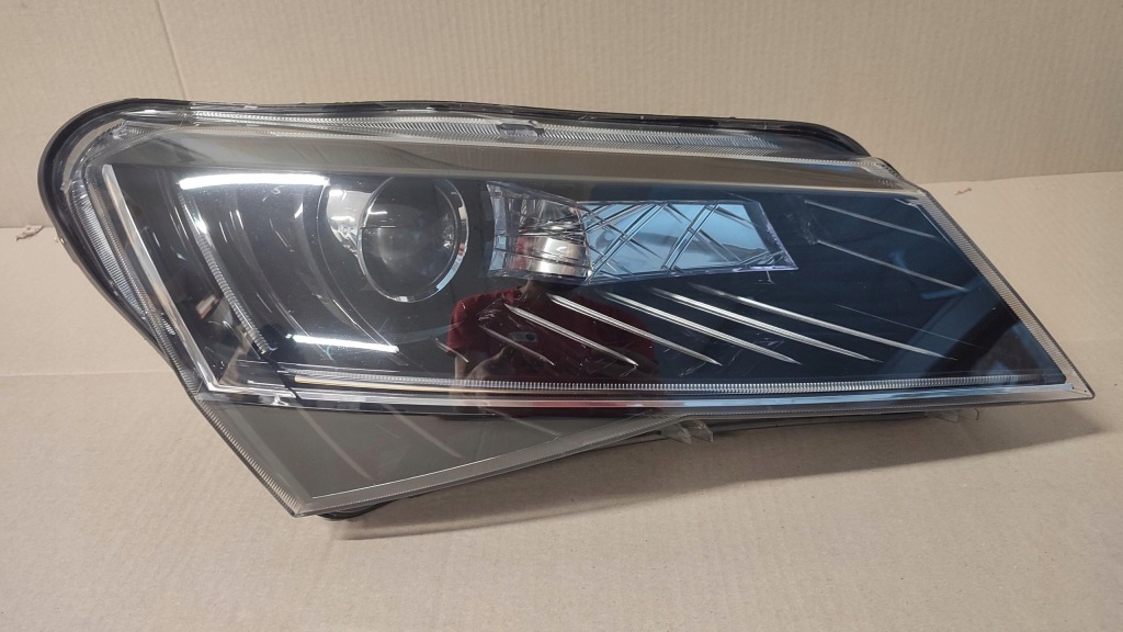 Купить Фара правый  ксенон led skoda superb 3 3v1941016b