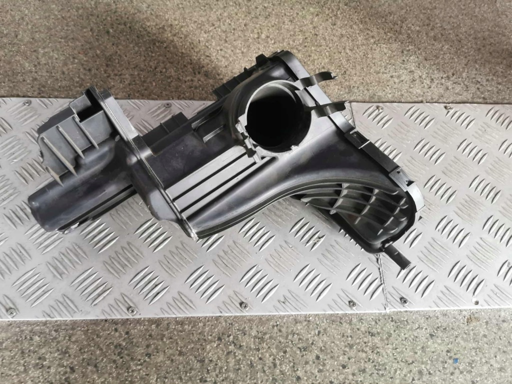 фото №1, Впуск воздуха резонатор peugeot 208 9t 9689014180 a 01