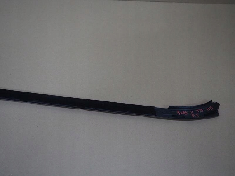 Молдинг ущільнювач parapet двері правий задній peugeot 308 ii t9 hb 9677879880 Зі Шроту