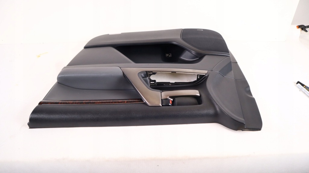 Toyota land cruiser 200 обшивка дверь правая  перед Киев