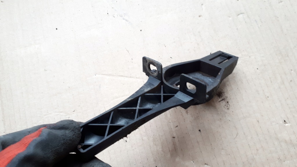 Нижние кронштейн радиатора воды audi a4 a5 q5 8k0805201 Киев